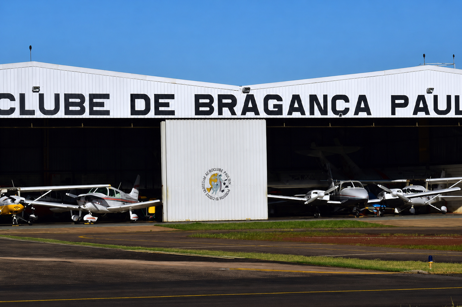 Hangar Aeronaves Patio